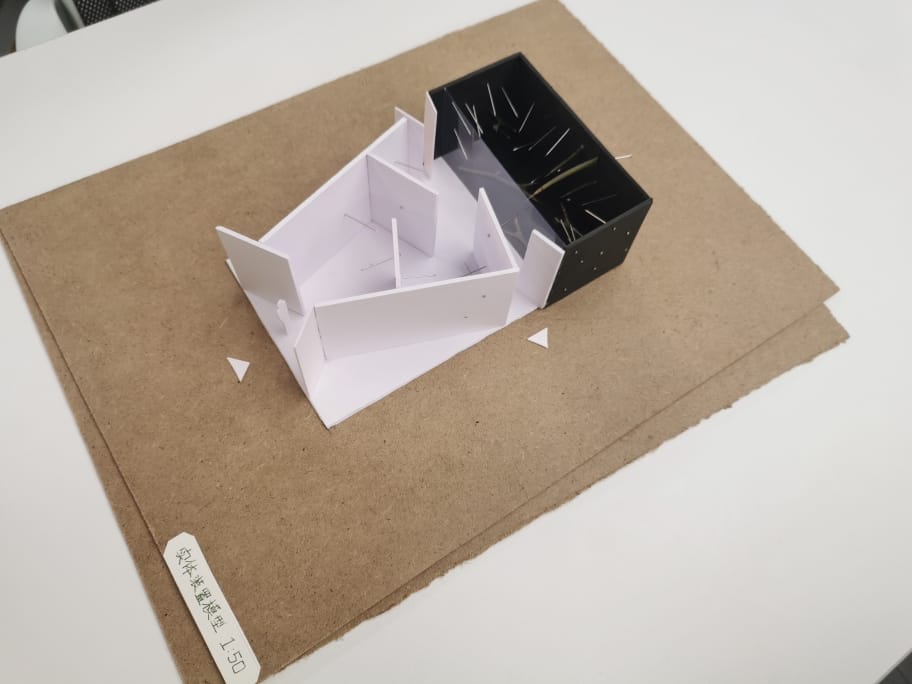 A 1:50 physical model of the installation.