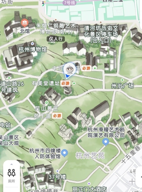 地图 App 界面上的手绘地图，表现出景区内建筑的风格。